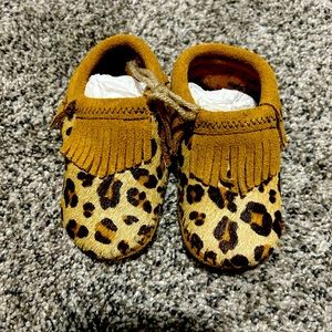 Minnetonka moccasins Size 4